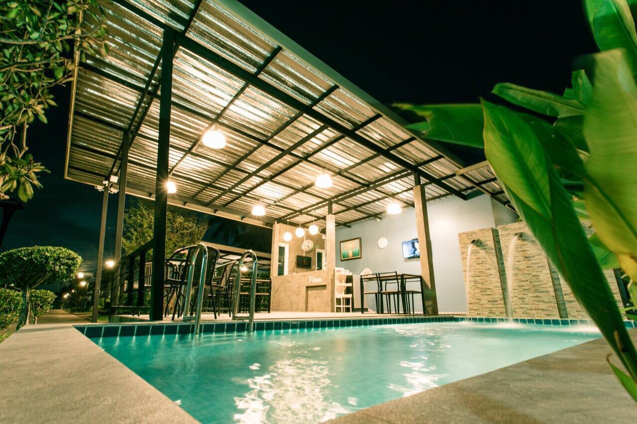 Motel P House Kanchanaburi Esterno foto