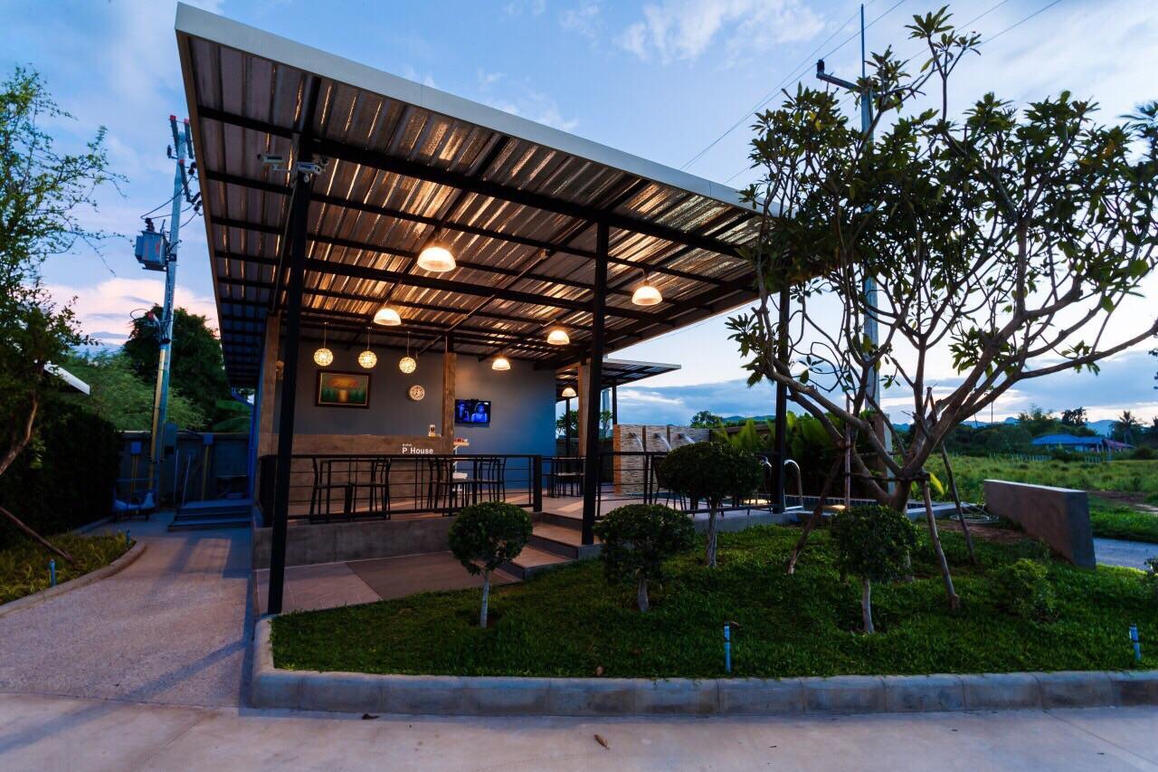 Motel P House Kanchanaburi Esterno foto