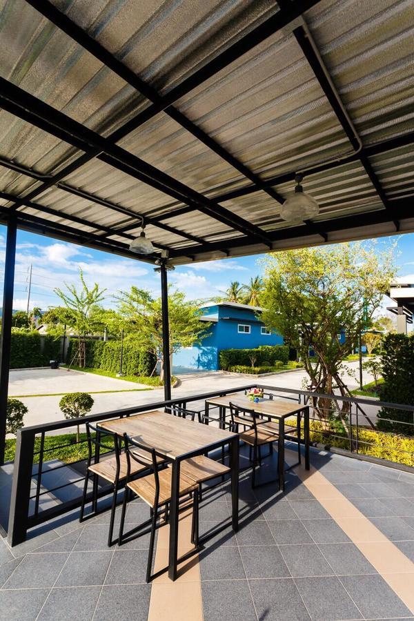 Motel P House Kanchanaburi Esterno foto