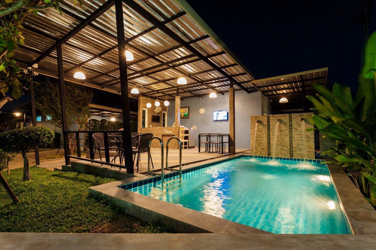 Motel P House Kanchanaburi Esterno foto